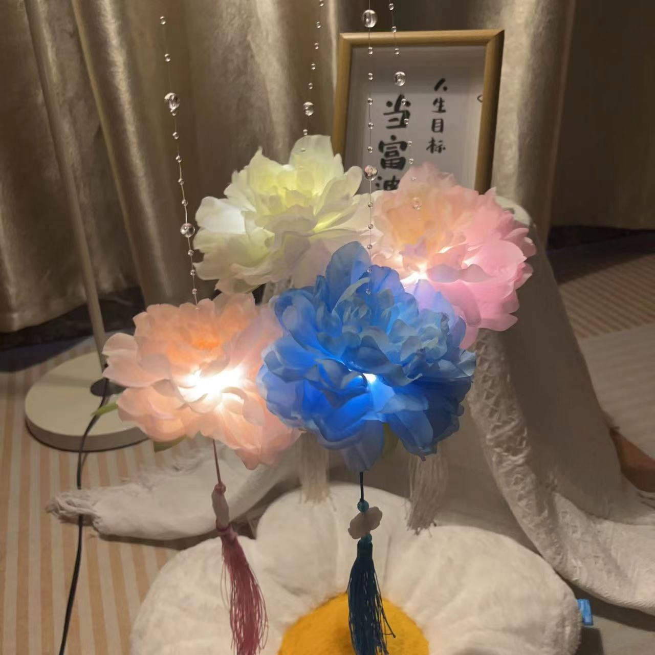 Nueva lámpara de flor portátil de emisión de luz lámpara de loto linterna de loto terminado hanfu foto apoyos noche mercado puesto al por mayor