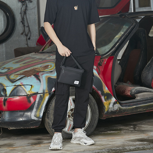 Men's small bag, shoulder bag, men's summer crossbody bag, Japanese simple shoulder bag, casual carry-on small shoulder bag, mobile phone bag