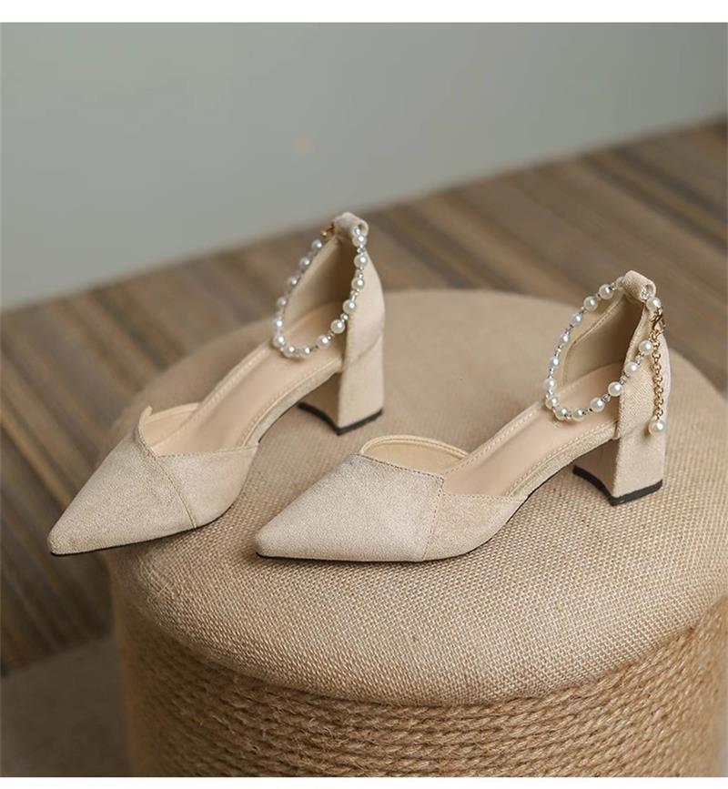 Tacones altos para mujeres 2026 nuevos tacones de hadas de viento medio tacones gruesos chicas de viaje agudos franceses zapatos de perlas individuales para mujeres
