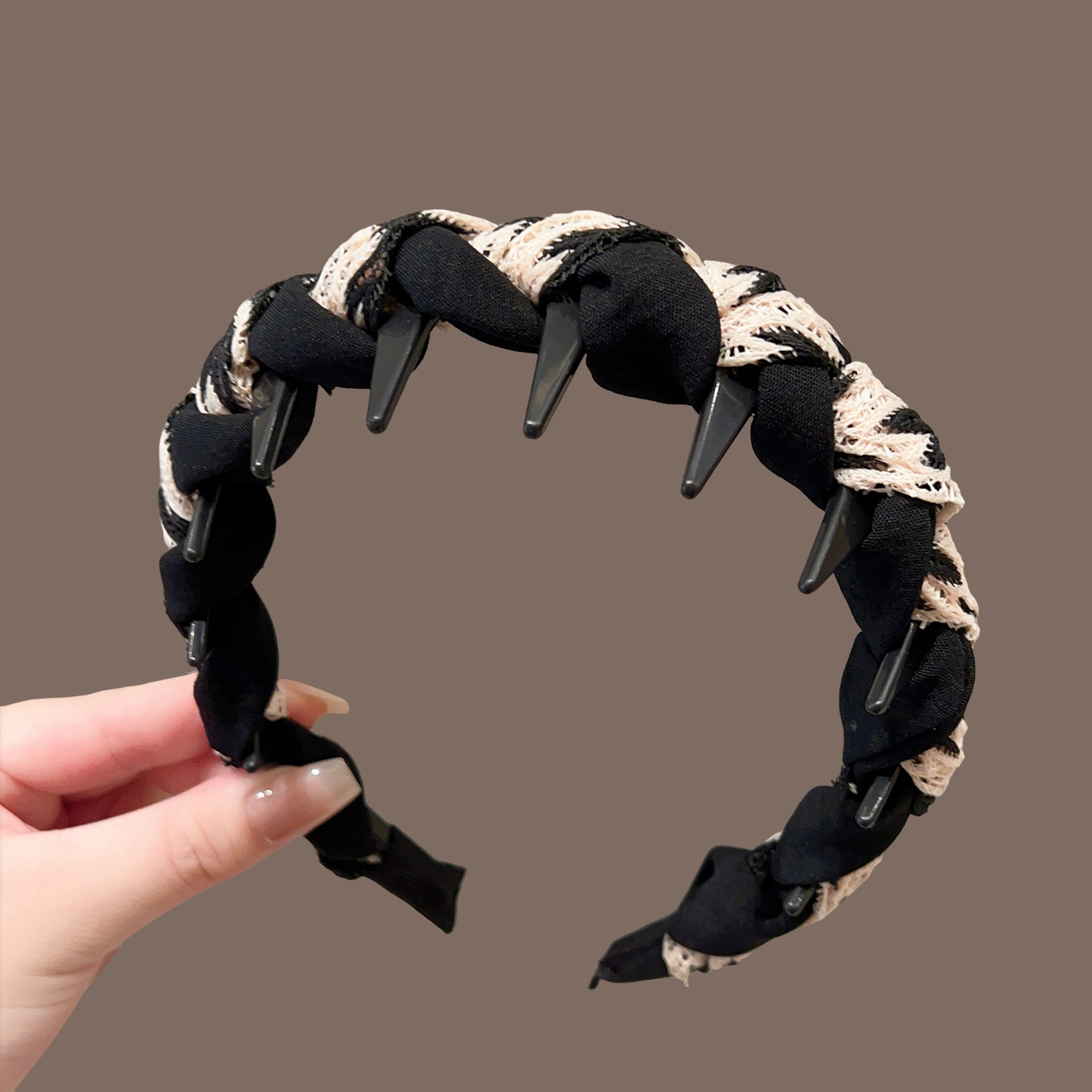 # 48 black and white wrapped wavy hairband