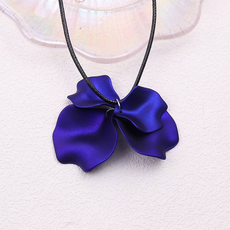 Elegant Flower Arylic Pu Leather Spray Paint Women's Pendant Necklace display picture 11