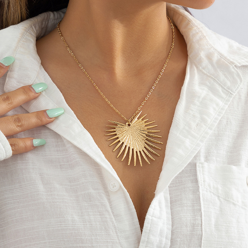 Exaggerated Heart Shape Iron Womenu0027S Pendant Necklace