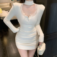 挂脖蕾丝连衣裙女秋冬纯欲性感包臀裙半高领垫肩加绒打底内搭裙子