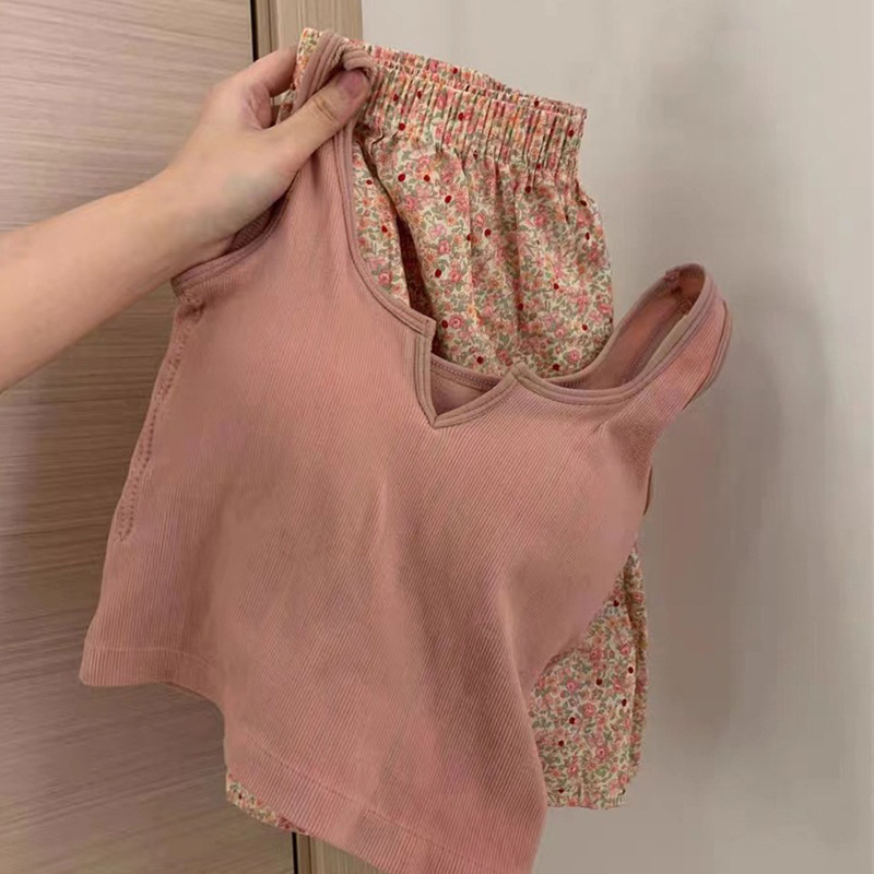 2025년 여성을 위한 가슴 패드가 있는 새로운 스타일의 서스펜더 잠옷, 여름 꽃무늬 반바지, 이너웨어 및 아우터 조끼, 인기 있는 홈웨어 세트