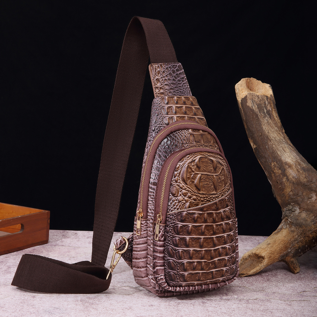 Retro Women's Chest Bag With Crocodile Pattern And Wide Strap_voghion.com