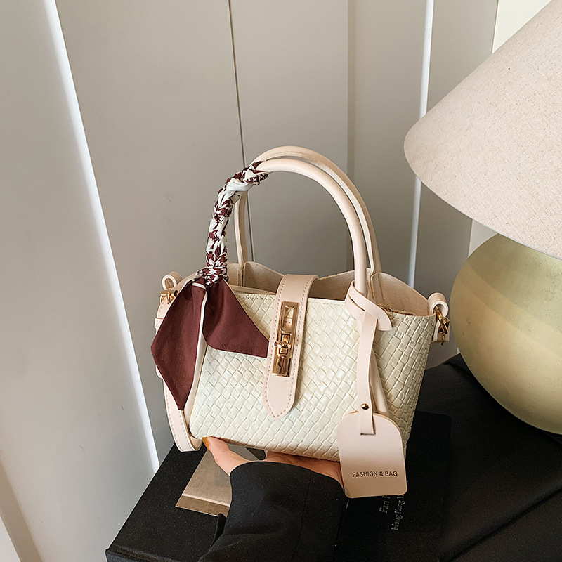 Explosiones transfronterizas tejidas bolsas de cestas de verduras de mano para mujeres 2025 nueva popular bolsas de cubo de agua super caliente bolsas de mochila versátiles