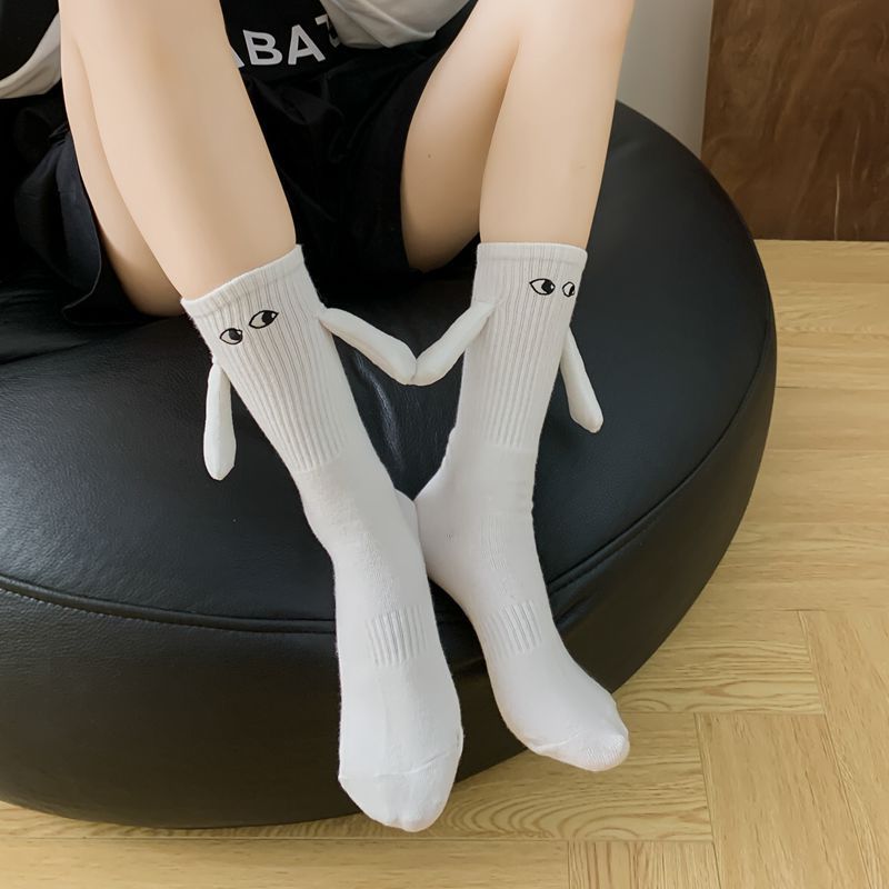 1 Paar Club-Promi-Paar-Socken: Modische, lustige, kreative magnetische Hand-und-Hand-Socken mit schwarz-weißen Cartoon-Augen für Paare – Detail 10
