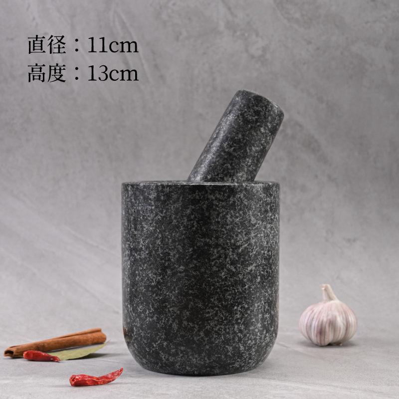 un cilindro de piedra negra tipo molino de piedra de grasa