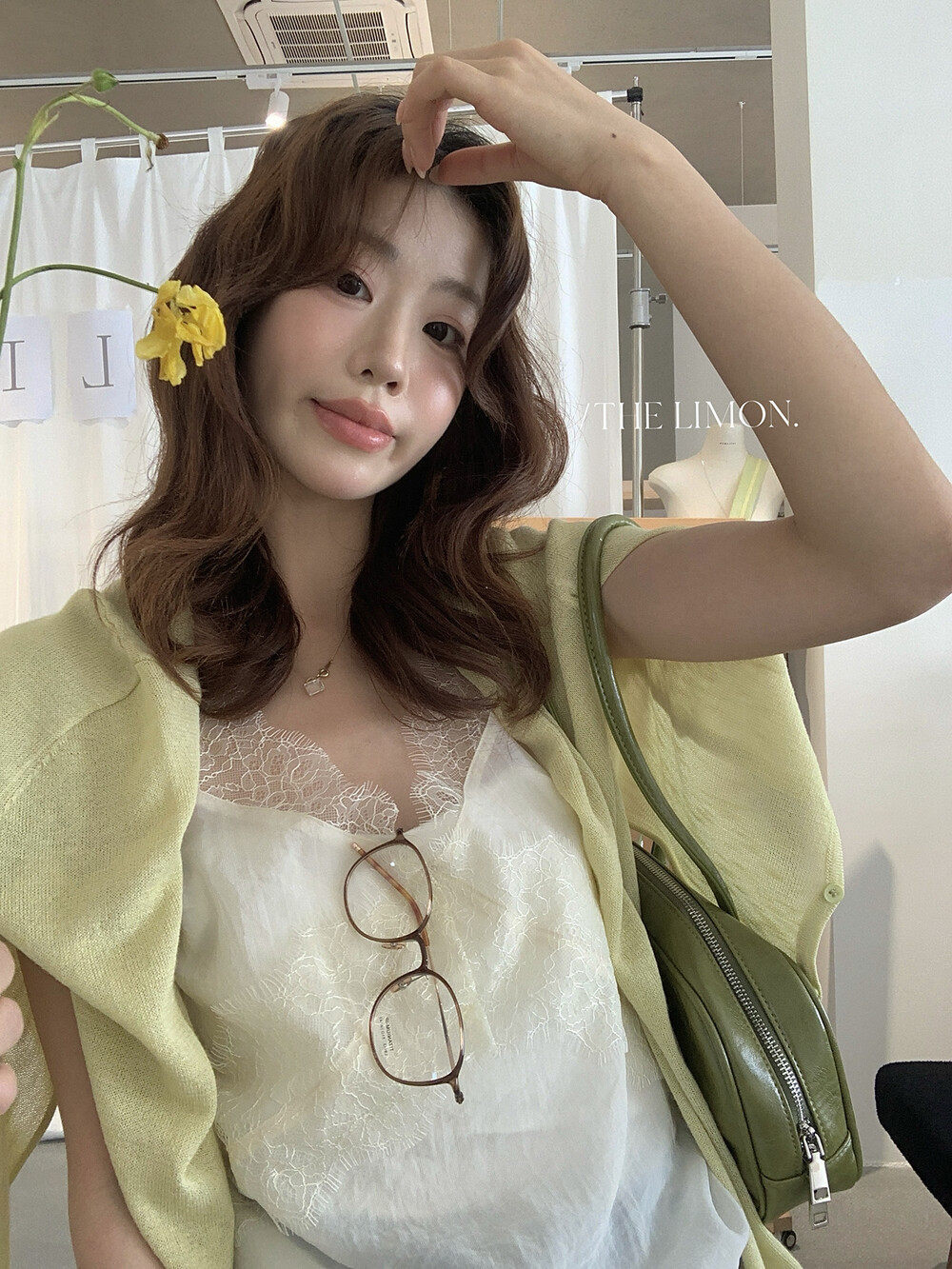 Áo khoác cardigan nữ cổ tròn chất liệu tre đũi chống nắng mỏng nhẹ — Đỏ thẫm, Xám cacbon, trắng ngà, xanh nhạt chi tiết 19