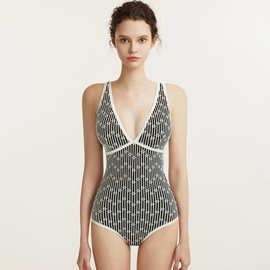 跨境欧美连体印花泳衣性感女2026新款保守双肩泳衣海边沙滩游泳衣