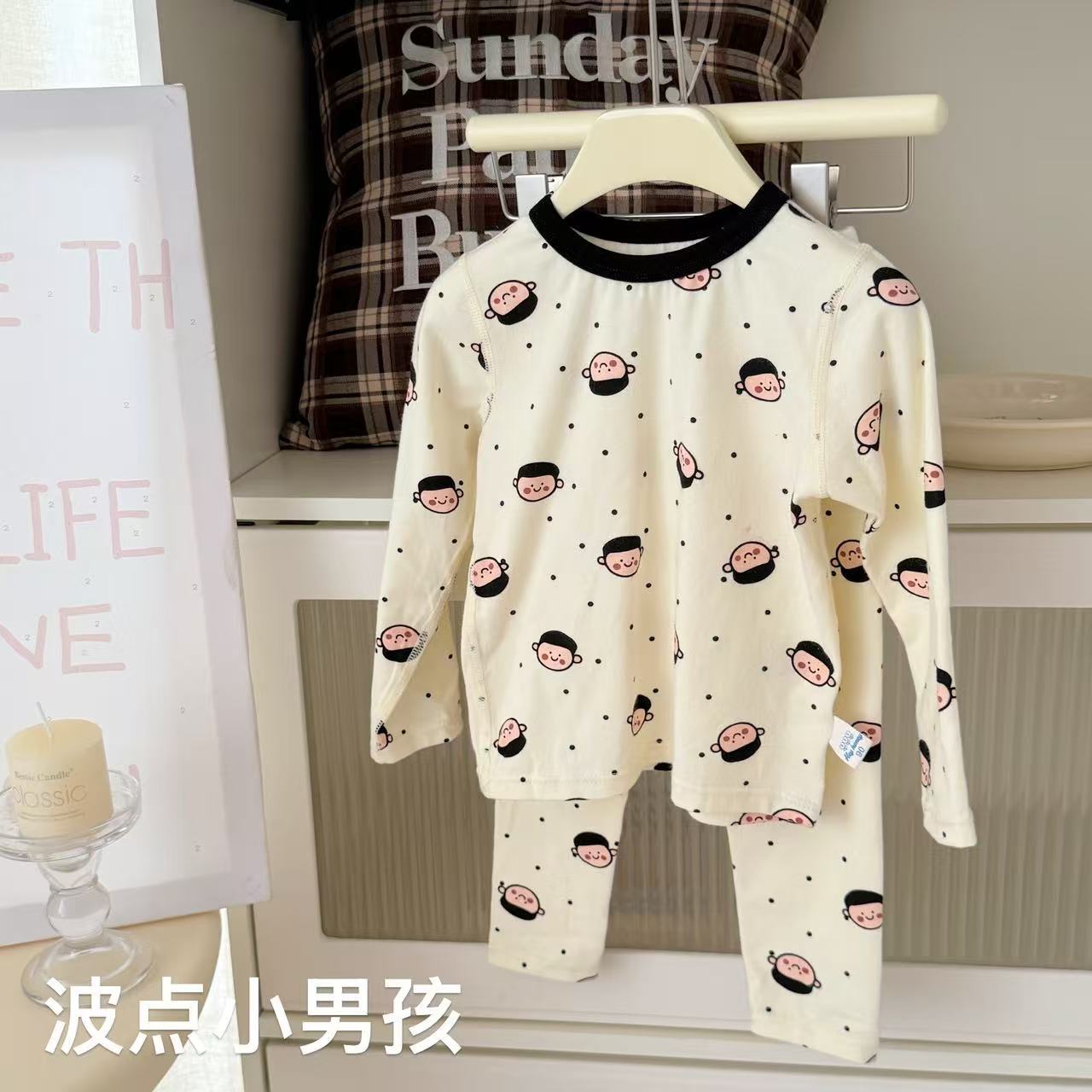 폴카 도트 어린 소년