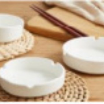 Tazón de cerámica blanca estilo nórdico lujo ligero, diseño japonés – para arroz, sopa y fideos, alta estética.