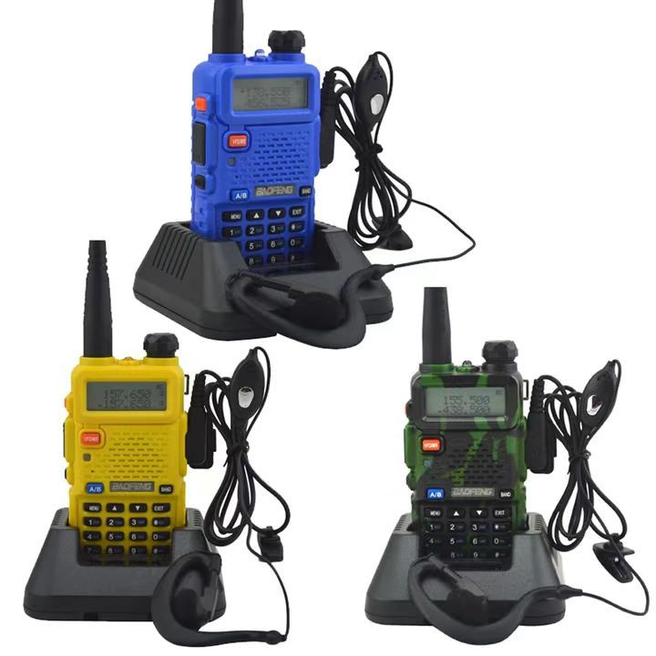BAOFENG UV-5R camuflaje de alta potencia inalámbrico de mano walkie-talkie insignia de suministro directo de fábrica al por mayor