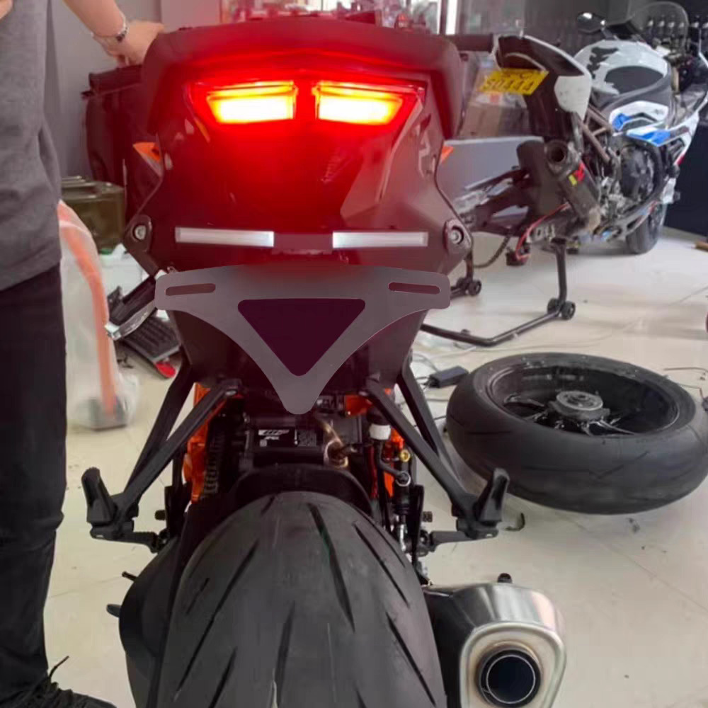 Suitable for 20-25 models of KTM1290Duke, modified folding short-tail integrated license plate holder with LED sequential turn signals