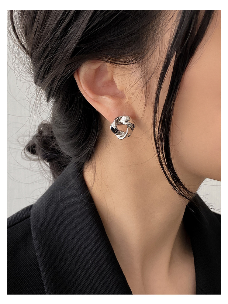 M ö bius women's new trendy and simple metal texture Korean version internet famous temperament earrings_voghion.com
