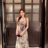 High end， elegant and elegant neckline， backless tie dyed long dress