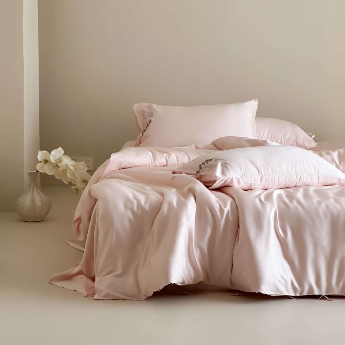 High-end Tencel Four-piece Bedding Set Embroidered Lyocell Sheet_voghion.com