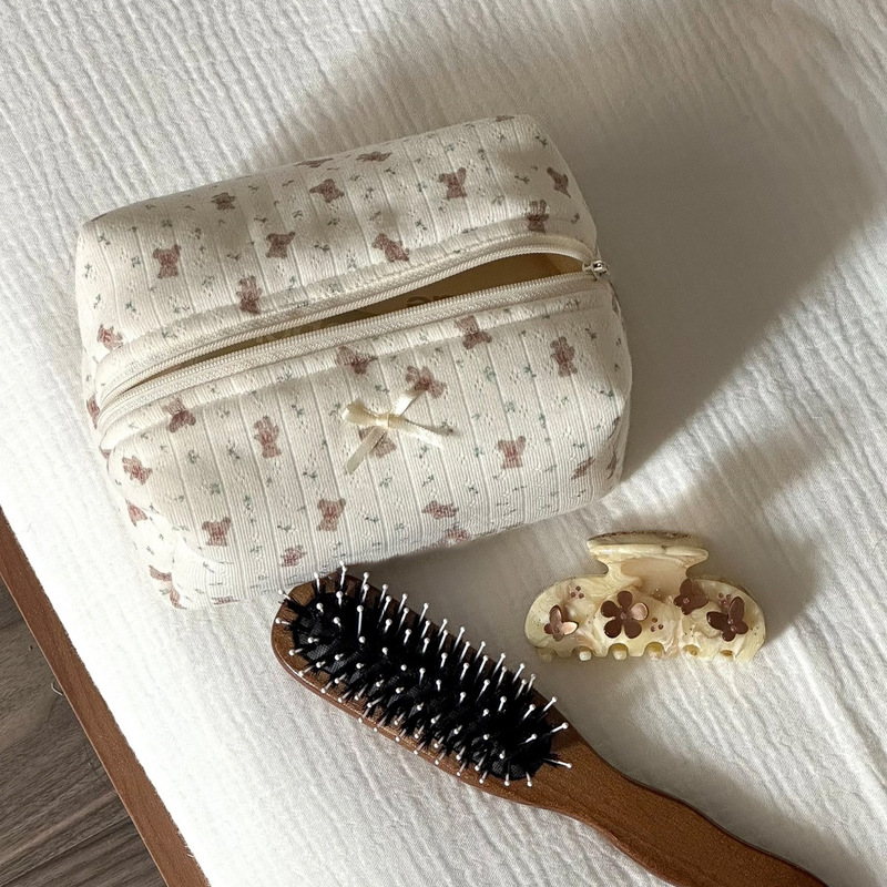 26 Cute Bear Cosmetic Bag Large Capacity Ultra-Light Cosmetic Storage Bag Portable Travel Toiletry Bag Bear Floral Pattern