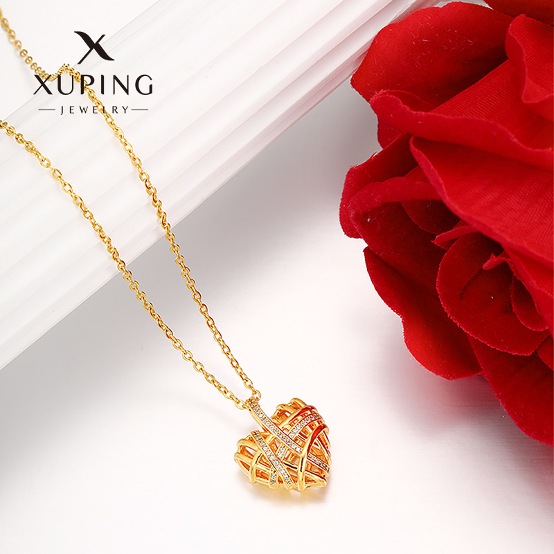Xuping gemas artificiales simple hueco estereoscópico amor colgante oro ligero lujoso nicho colgante único colgante mujer