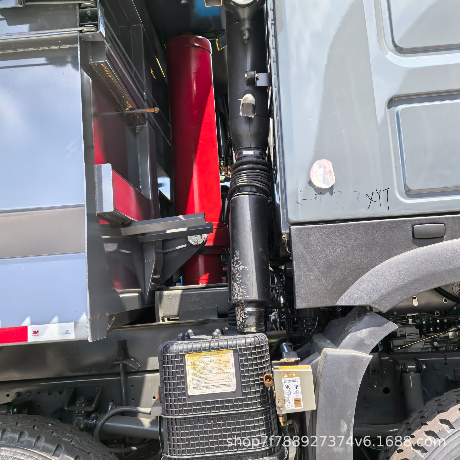 Export HOWO 6*4 front-four-wheel-rear-eight-wheel dump truck with automatic tarpaulin