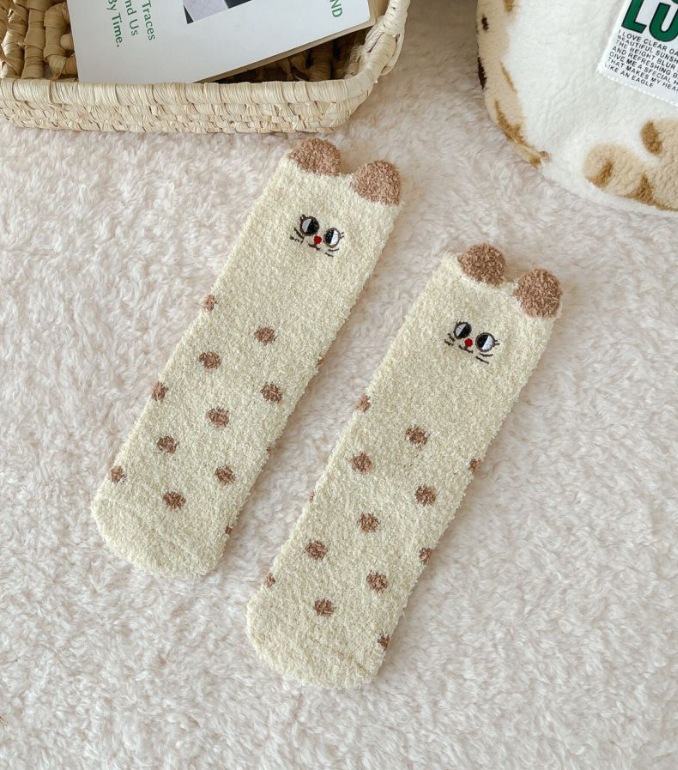 Calcetines de Piso de Terciopelo Coral de Poliéster Antiolor y Bordados para Invierno