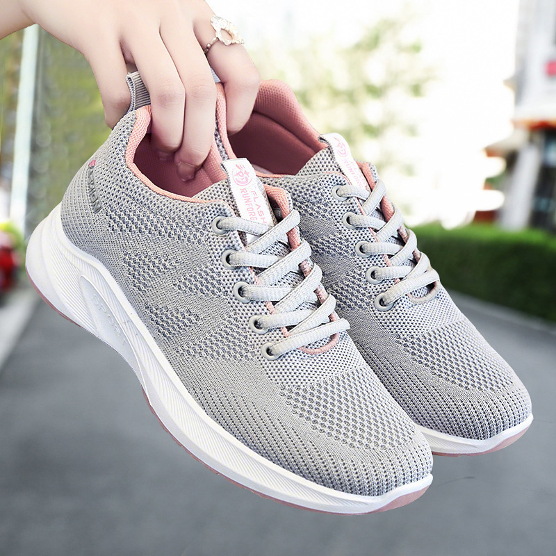 Lightweight breathable shoes made of mesh