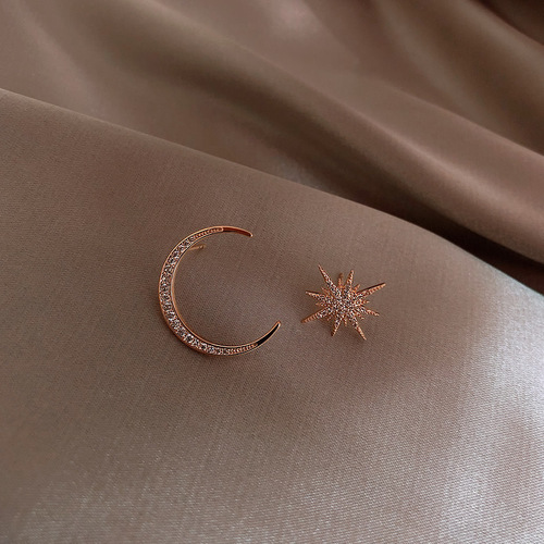 Star and moon earrings, high-end earrings, 925 silver needles, internet celebrity temperament, women's earrings, asymmetrical earrings