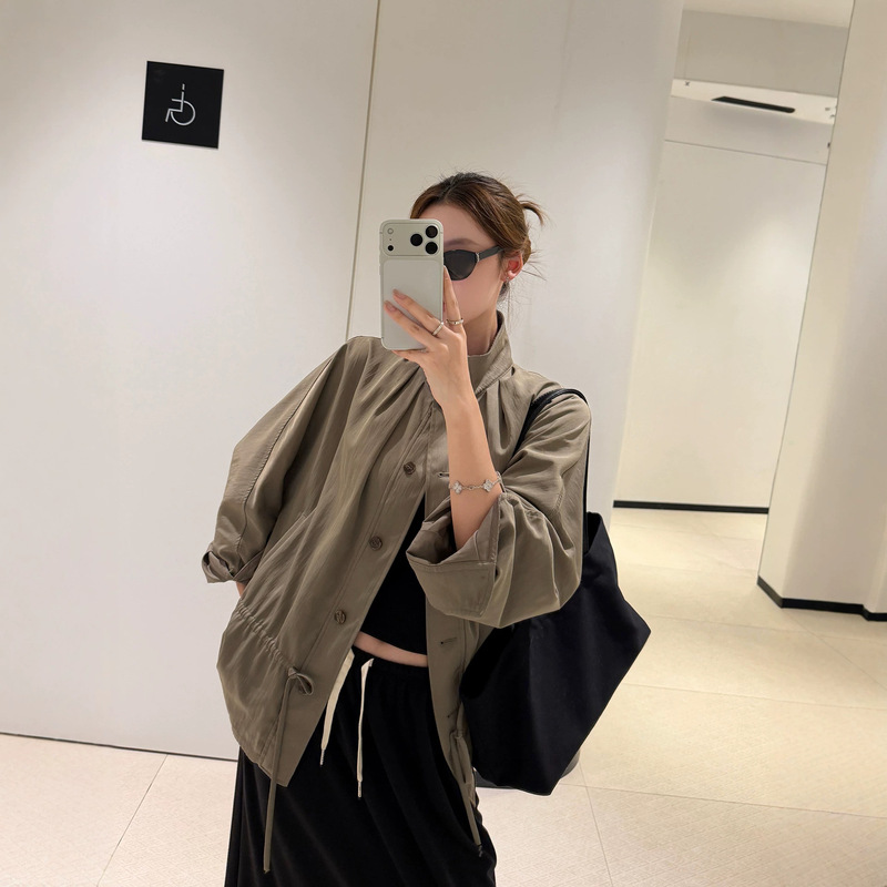 Baisiwang 2026 Early Autumn New Stand Collar Drawstring Waist Short Trench Coat for Women, Loose Fit, Slimming, Casual Workwear Jacket