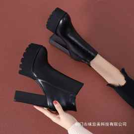 2025年新款秋冬欧美马丁靴女圆头短筒女靴粗跟高跟鞋防水台短靴