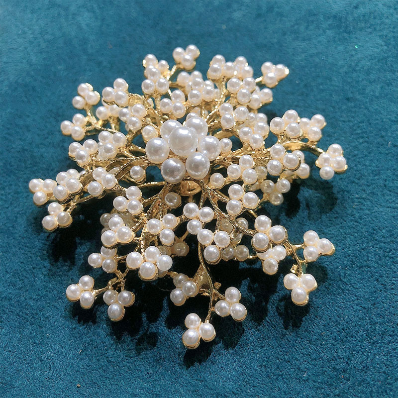 Fashionable winter brooch pearl