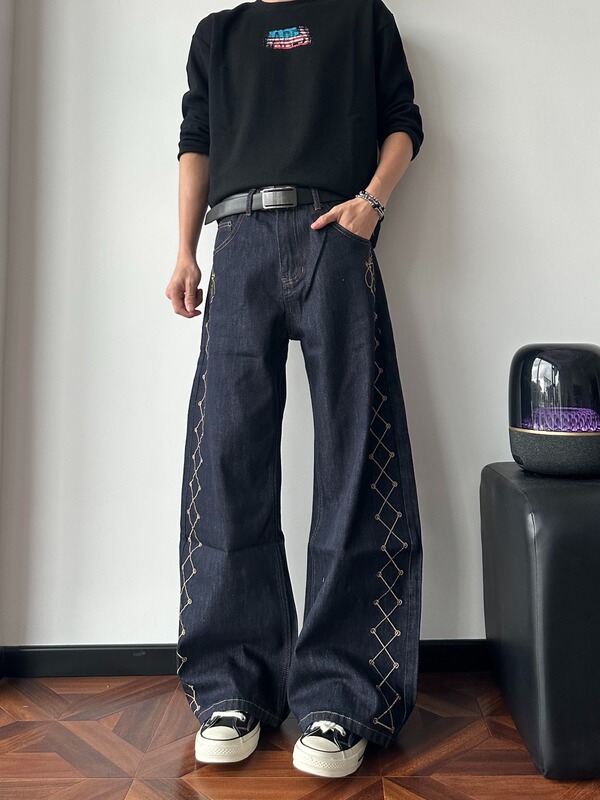 2026 American-style diamond-patterned, embroidered, slim-fit, curved-leg jeans with a clean, casual design 2026 American-style diamond-patterned, embroidered, slim-fit, curved-leg jeans with a clean, casual design