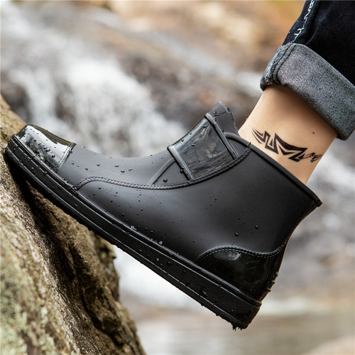 Korean-style casual fashion rain boots for men: Summer ankle-high kitchen shoes—non-slip, waterproof, and trendy rubber rain boots.
