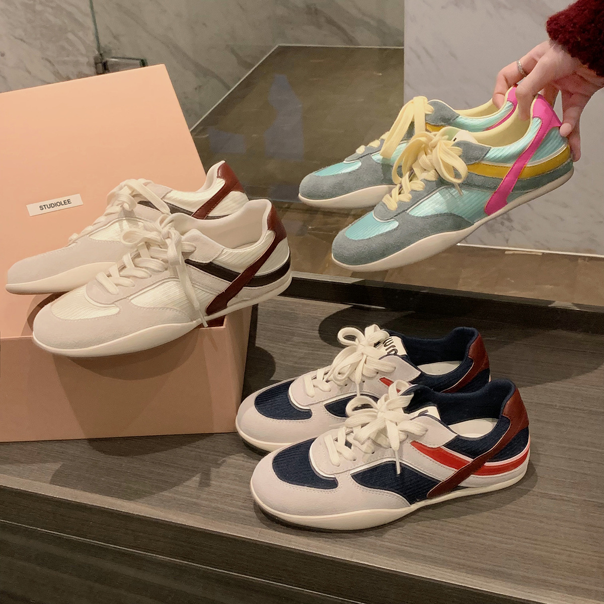 Versión de cuero de vaca ~ grapa madre Miu lazos de color contrastante cómodos lazos transpirables empalmados zapatos deportivos casuales zapatos Gump mujeres