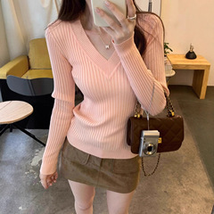 内搭粉色毛衣黑色V领打底衫女春秋季新款修身高级感紧身针织上衣