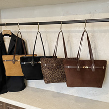 �͹Ŵ��������ذ���Ƥ�qbags����С���μ����ⱪ�y�r��Ů�����