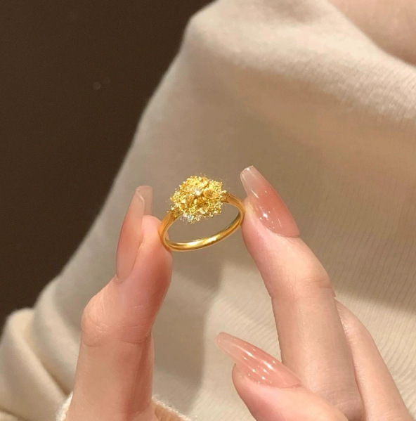 Vintage Gold Flower Ring - Elegant Designer Diamond Ring For Women_voghion.com