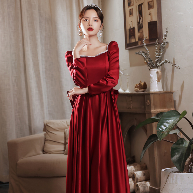 Bride's Wedding Dress for the Bride's Departure from Her Parents' Home, 2025 New Autumn Long-Sleeved Engagement Red Dress for Petite Women