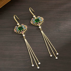 胸针;耳钉;项链