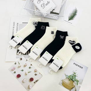 New socks women's spring and summer black and white low-cut socks anti-woven bubble socks short low-top ankle socks factory wholesale