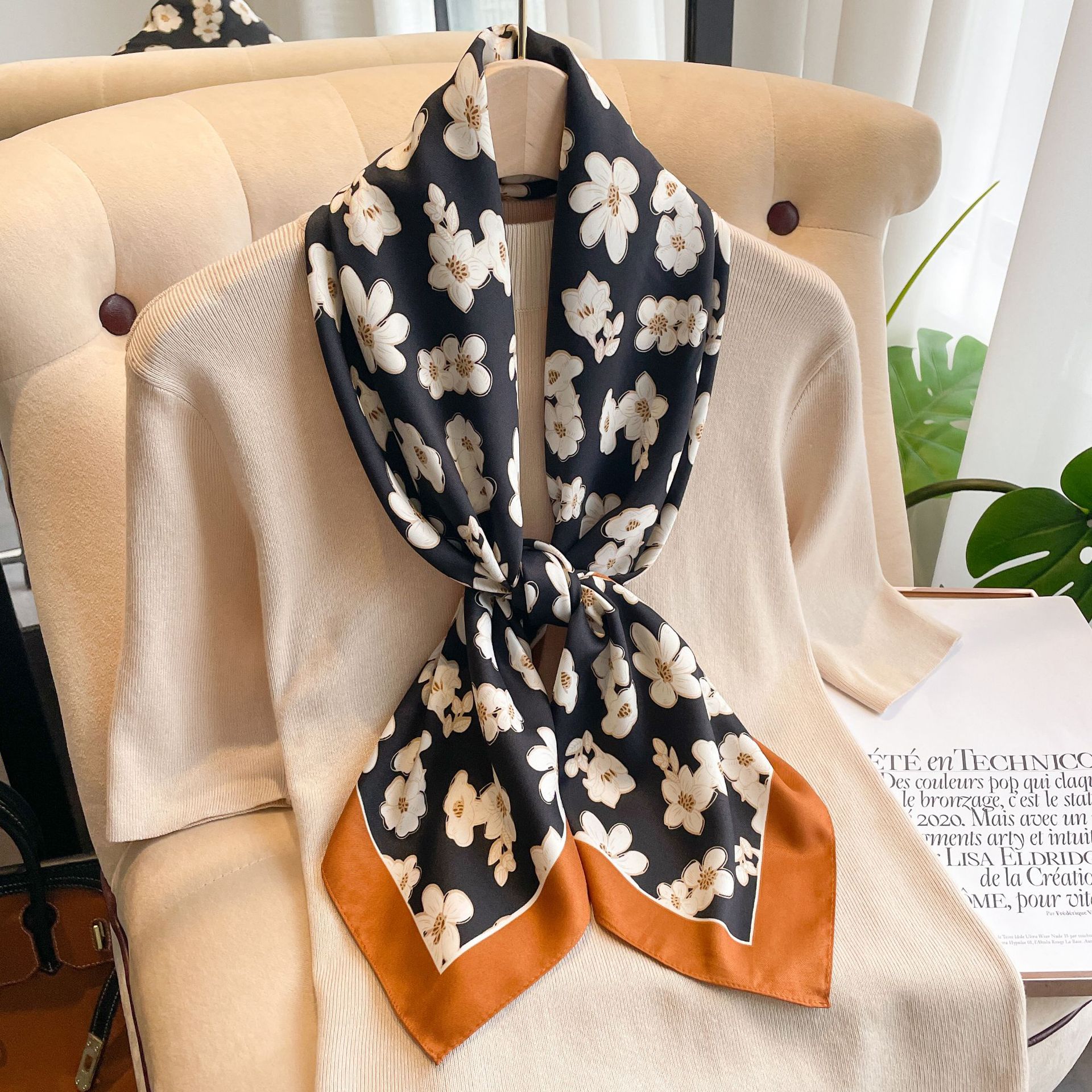 Foulard in seta da donna, elegante sciarpa quadrata estiva_voghion.com