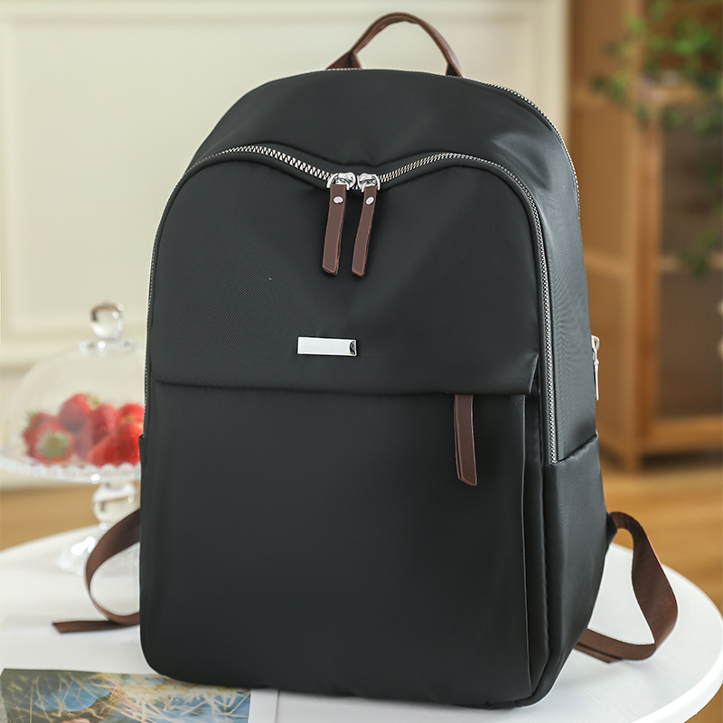 Mochila de nailon para mujer 2023 nuevo estilo casual mochila de viaje de gran capacidad moda mochila de computadora salvaje al por mayor