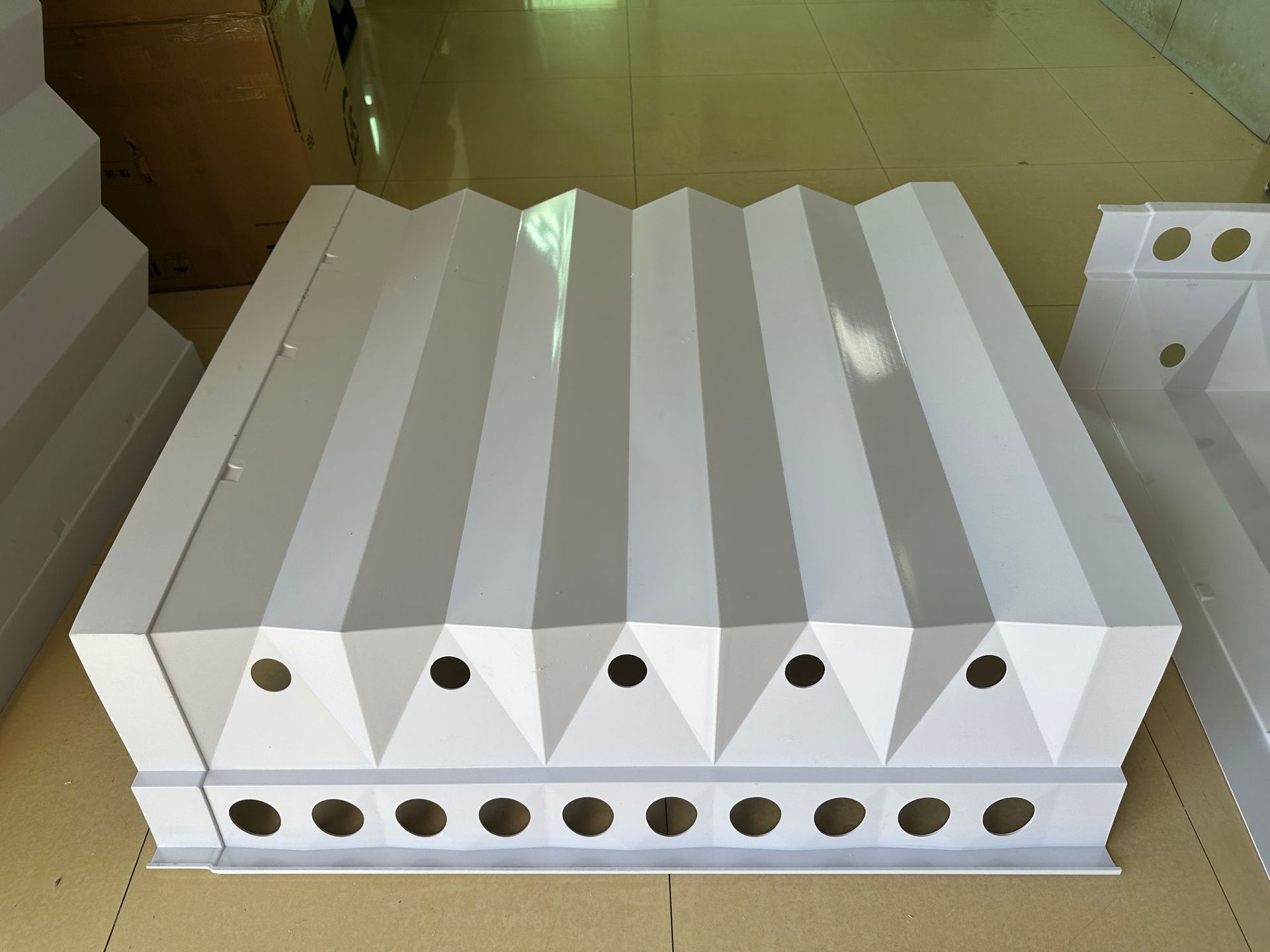 暧通吸塑片儿自动化流水线复合吸塑酒瓶塑料盘图纸加工户外塑料板