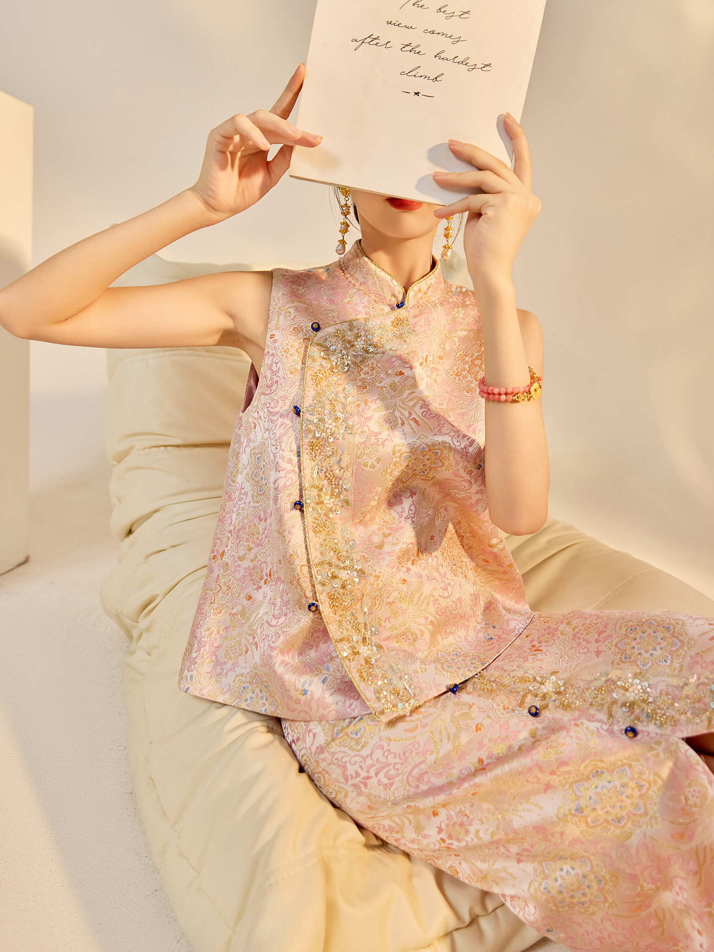 Bộ áo gile và chân váy chẻ cao phong cách Trung Hoa đính cườm thêu sequin mùa thu — nửa váy, Trang chủ