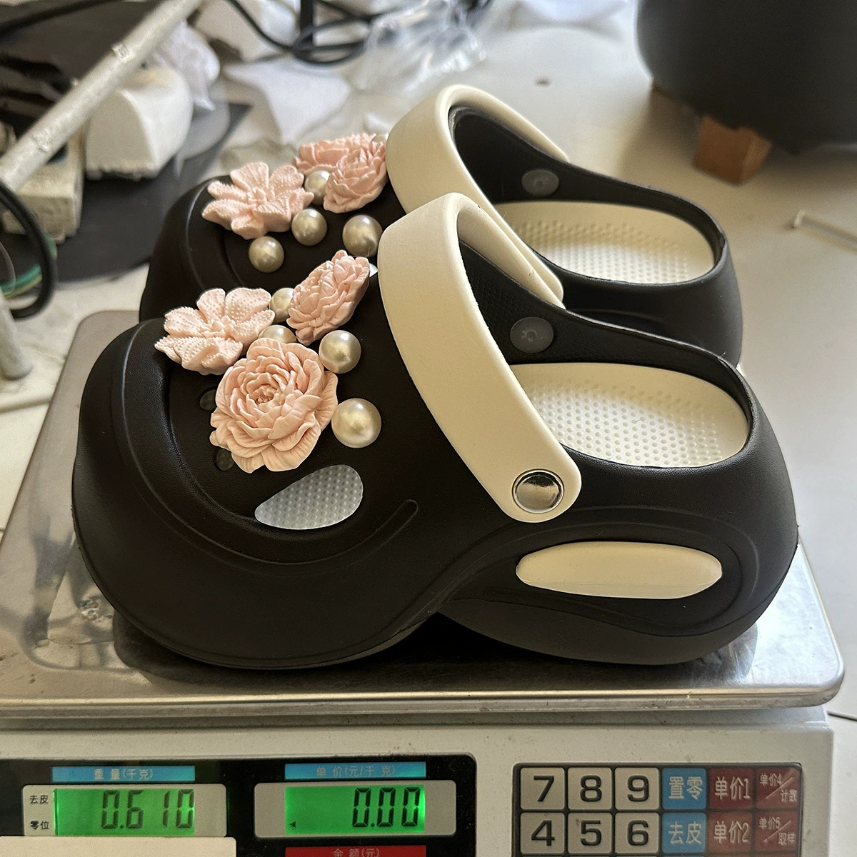 Сабо на толстой подошве, увеличивающие рост, популярная женская верхняя одежда, офисные нескользящие дышащие полутапочки с носком для операционной, женские летние тапочки