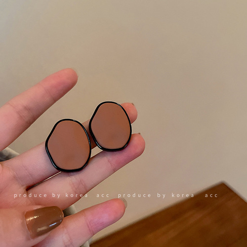 Silver needle irregular pleated new earrings Korean simple design niche temperament earrings small retro earrings