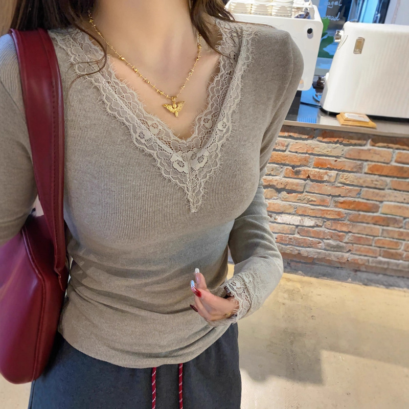 V-Neck Lace Trim Low-Neck Gray Base Shirt for Women, High-End 2026 Winter New Slim-Fit Black and White Top