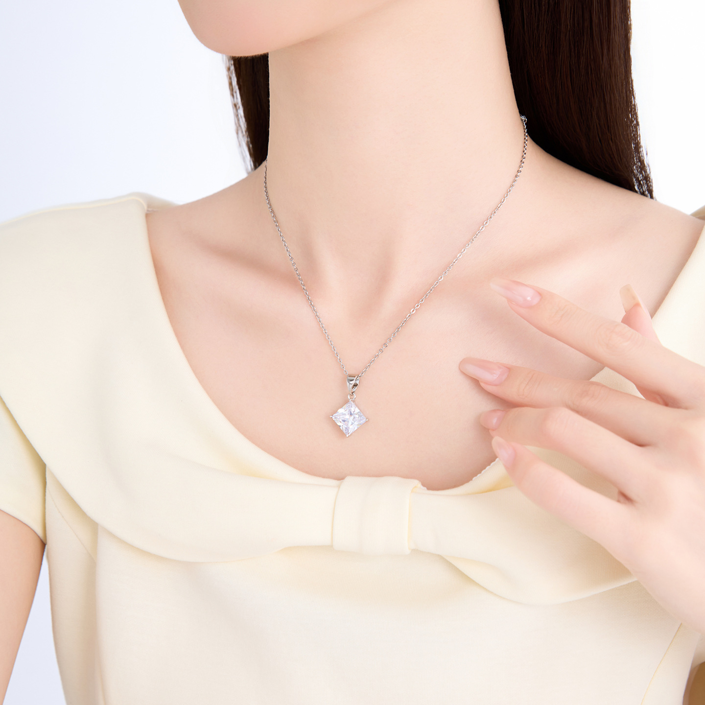 Colgante Geométrico Cuadrado para Mujer de Aleación de Cobre con Piedra Preciosa Sintética