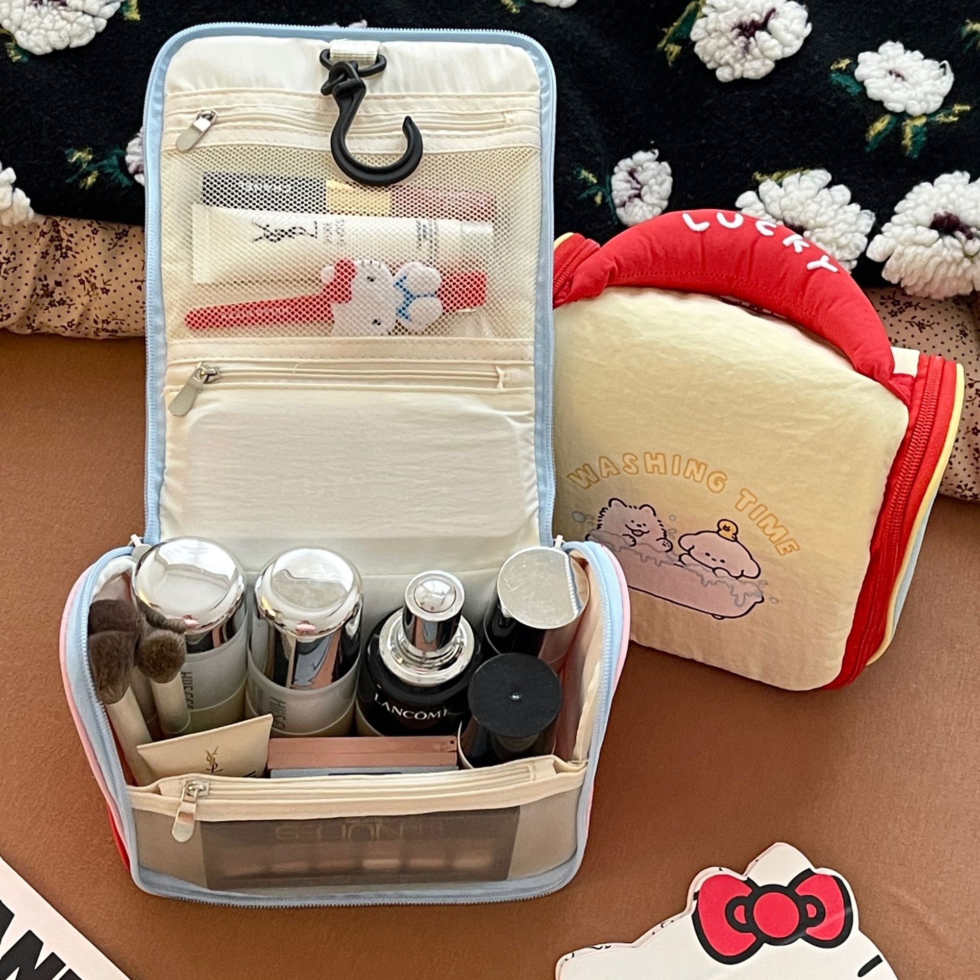 Bagos de maquillaje portátiles de cachorro lindos para mujeres, bolsas de higiene portátiles de gran capacidad, bolsas de lavado para viajes, bolsas de almacenamiento para colgar