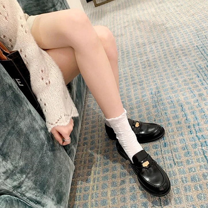Iu * 家の真皮の小金货の怠け者の楽福靴の厚い底の靴の英倫風の黒色の1足は復古の小さい革靴を漕ぎます。|undefined