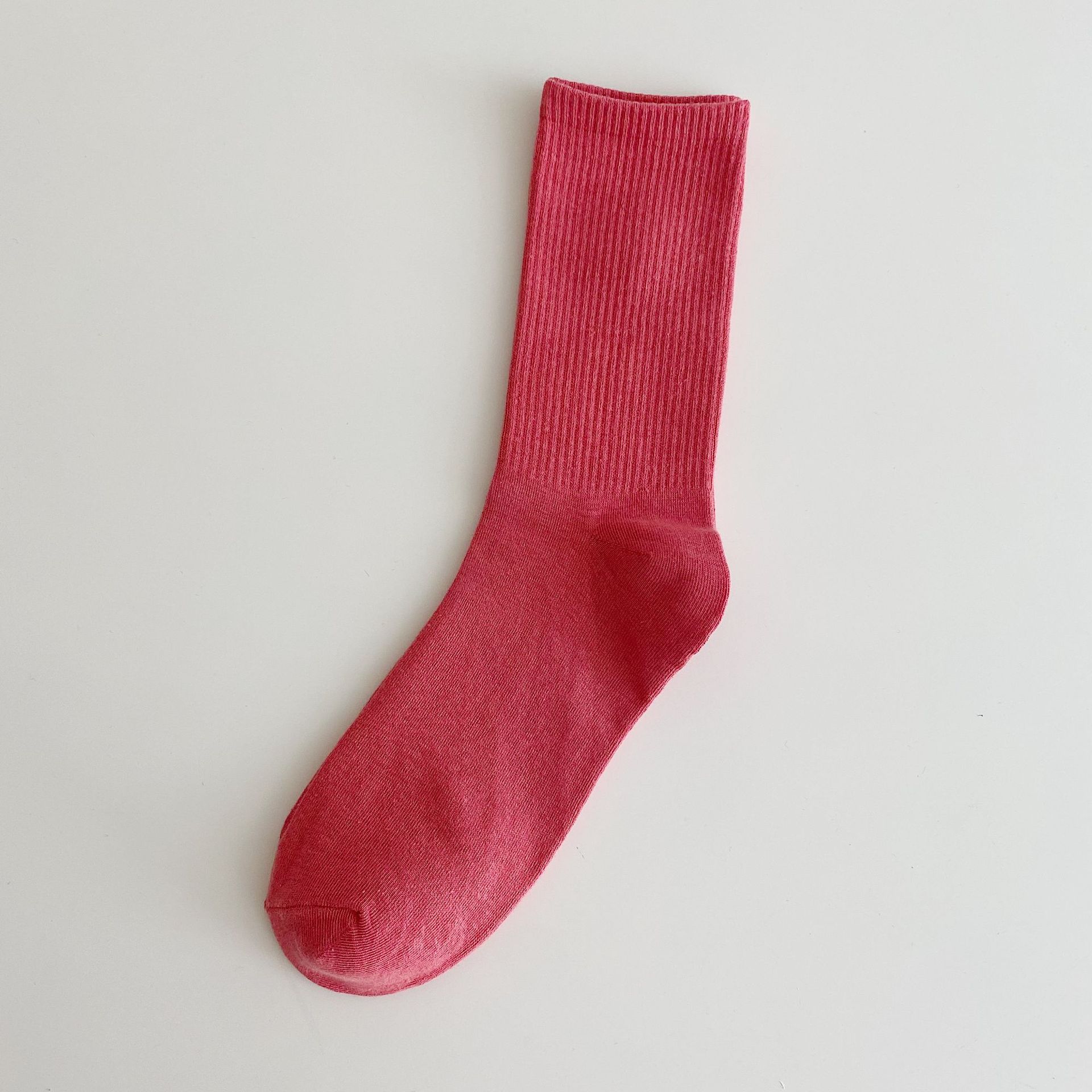 色の靴下の子供の中の筒の靴下のinsの潮の春秋の薄い金のキャンディーの色の秋冬の綿の質のバラの赤い純色のストッキングの靴下